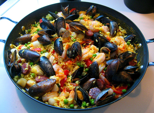 Paella mixta de carne y marisco