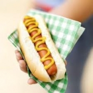Panchos(hotdog,peros calientes, salchicha...segun el país) al laurel