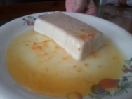 Panna cotta de castañas con caramelo de naranja
