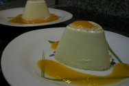 Panna cotta de vainilla con mermelada de lima
