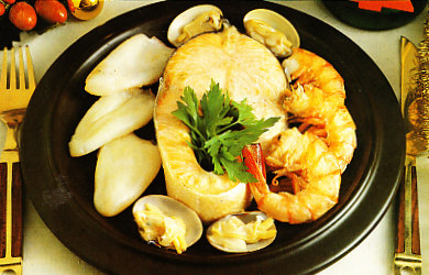 Parrillada con salsa de aguacate