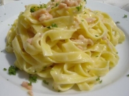 Pasta fresca con crema de queso emmental