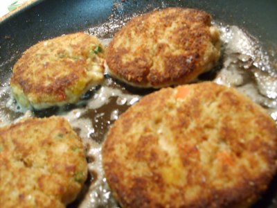 Pastel caliente de salmón y panceta