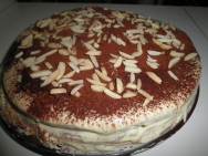 Pastel con cobertura de chocolate blanco