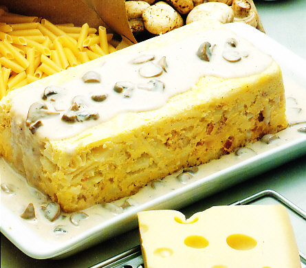 Pastel con macarrones y champiñones