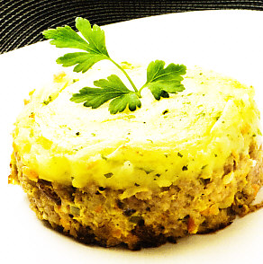Pastel de carne con pasas y puré
