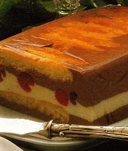 Pastel de chocolate y cerezas