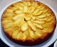 Pastel de crema y manzanas