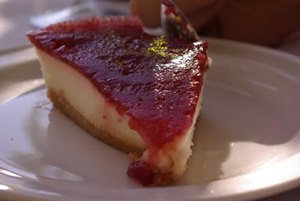 Pastel de melón atemperado con coulis de frambuesas