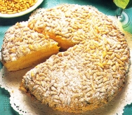 Pastel de piñones
