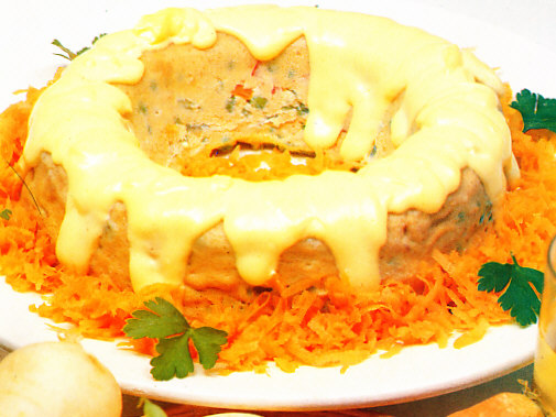 Pastel de verduras con salsa holandesa