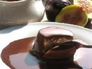 Pastelitos de higos secos con salsa de chocolate
