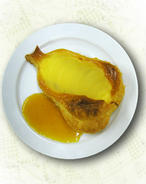 Pastelitos de hojaldre y peras con salsa de fresitas