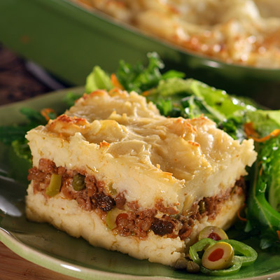Pastelón puertorriqueño de plátanos con carne picada