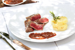 Patatas asadas al romero con salsa barbacoa