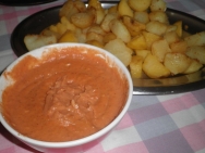 Patatas bravas caseras