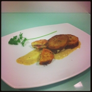 patatas rellenas de jamon y queso con salsa de seta shitake y puerro
