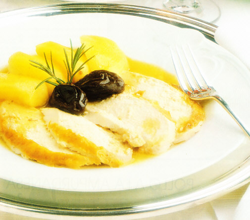 Pavo con manzanas y ciruelas
