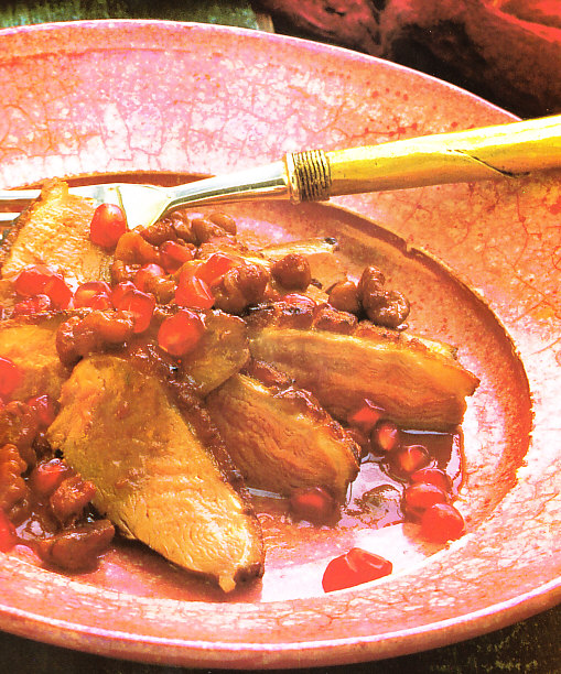 Pechugas de pato con salsa de nueces y granadas