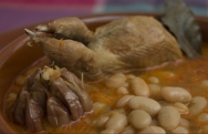 Perdiz con judías al vino blanco