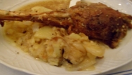 Piernas de lechal con patatas panadera