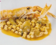 Pies de cerdo con garbanzos y cigalas