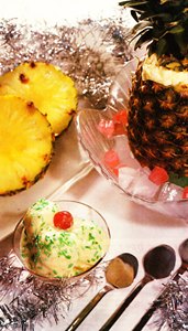 Piña rellena de helado