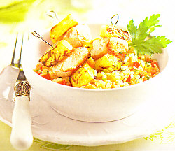 Pinchitos de pollo y piña