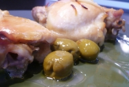 Pintada a la cazuela con aceitunas