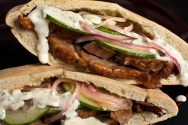 Pita con rosbif de ternera
