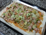 pizza de calçots con salsa Romesco y queso de cabra