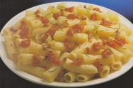 Plumas con tomate y panceta