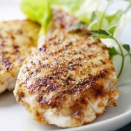 Pollo agridulce con ensalada tropical