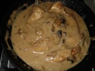 Pollo al oporto con champiñones