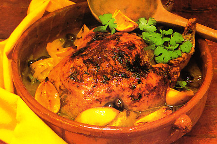 Pollo con limones y aceitunas