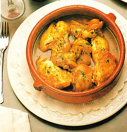 Pollo con manos de cerdo
