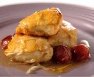 Pollo con salsa de nueces y uvas