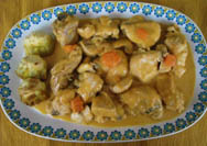 Pollo en salsa con alcachofas