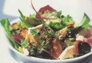 Pollo tibio con ensalada de chorizo