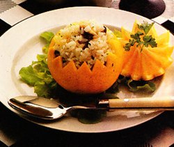 Pomelos rellenos de arroz a la marinera