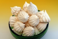 Postre de merenguitos con nueces