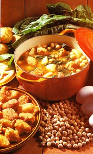 Potaje de garbanzos con buñuelos de bacalao