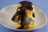 Profiteroles de chocolate