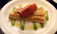 Puerros caramelizados con salsa de romesco