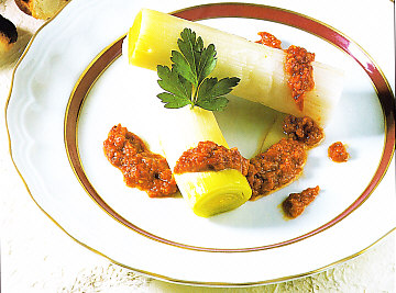 Puerros con salsa romesco
