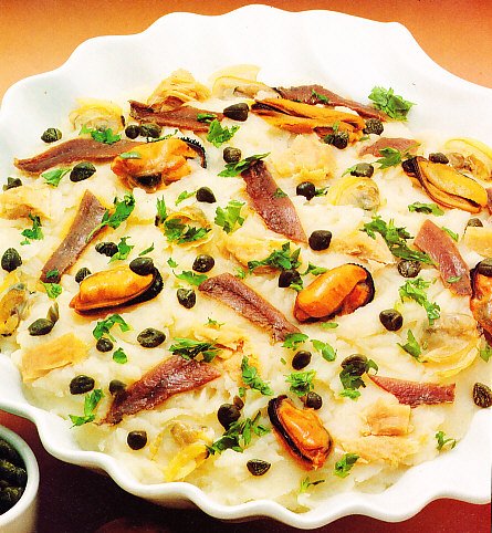 Puré de patata con mejillones y salsa de anchoas