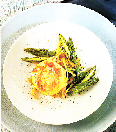 Queso tostado con verduras de estación