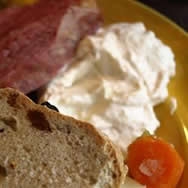 Rábano picante con salsa de crema