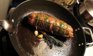 Rablé de conejo con salsa de chocolate