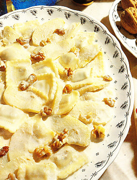 Raviolis a la crema con manzana y nueces